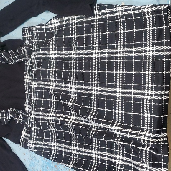 Skirt and shirt - Picture 3 of 7